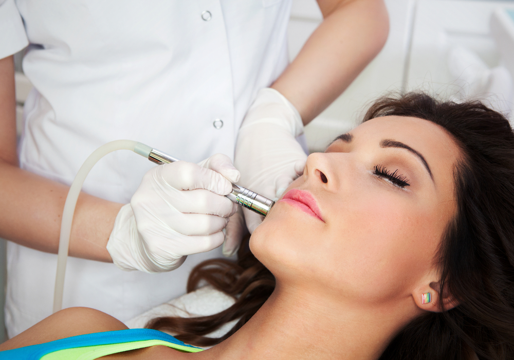 BEAUTY-THROUGH-TECHNOLOGY-DEVICES-LASER-HIFU-PLASMA-CRYO-CRYOTHERAPY-BEAUTY-AETHETIC-AESTHETIS-TRAINING-dermabrasion-training-course-157